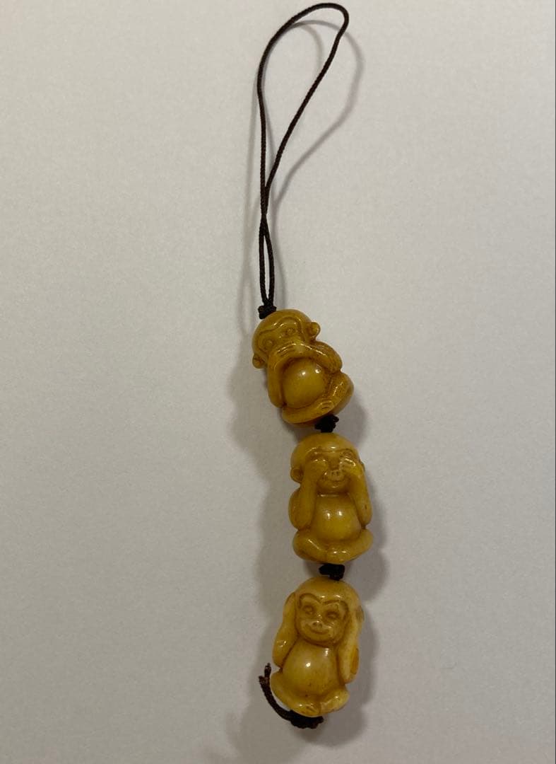 天然素材　見ざる言わざる聞かざる　三猿　彫刻　根付　提げ物 g094_1.jpg