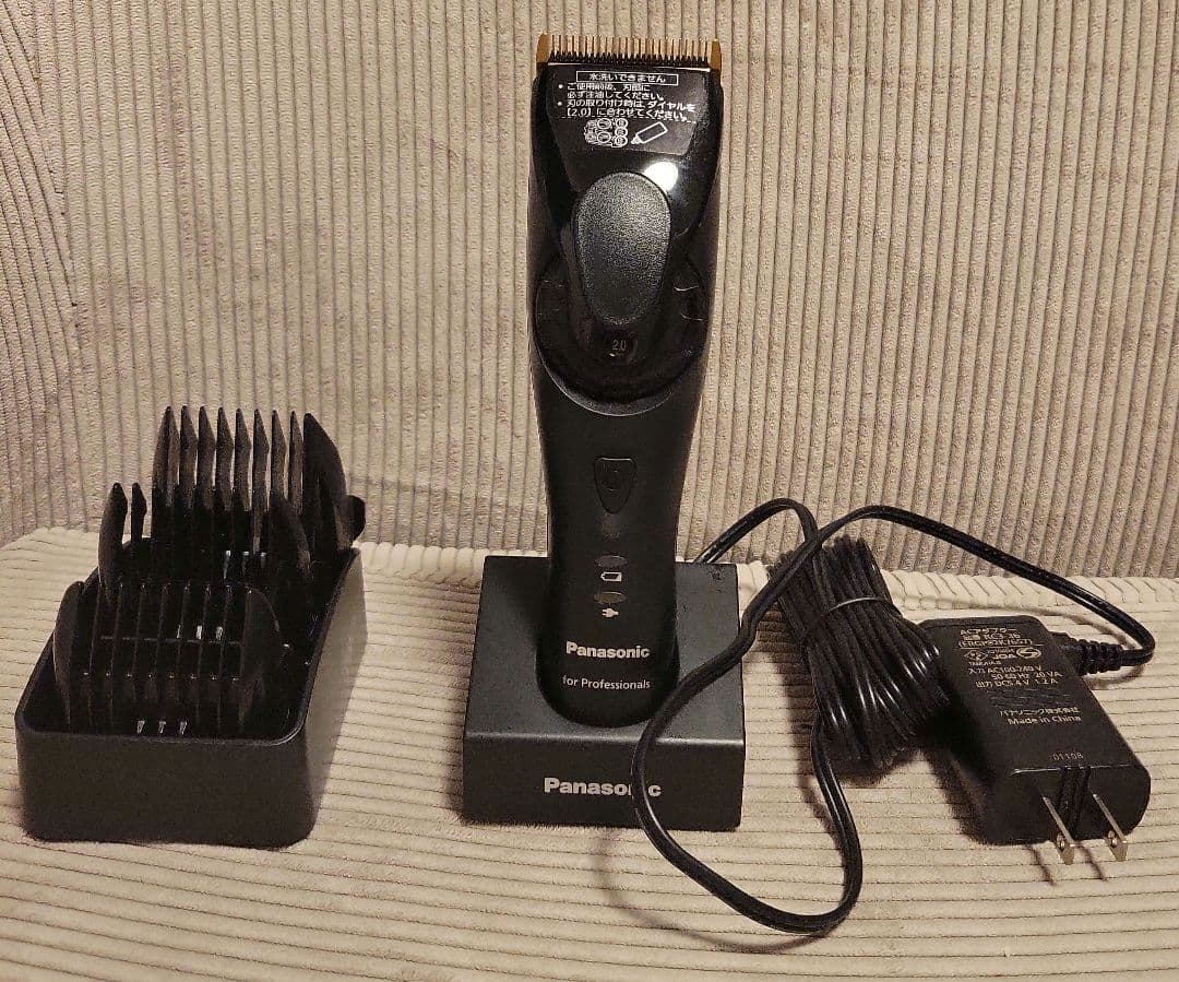 Panasonic ER-GP82 バリカン 充電器・アタッチメント付き