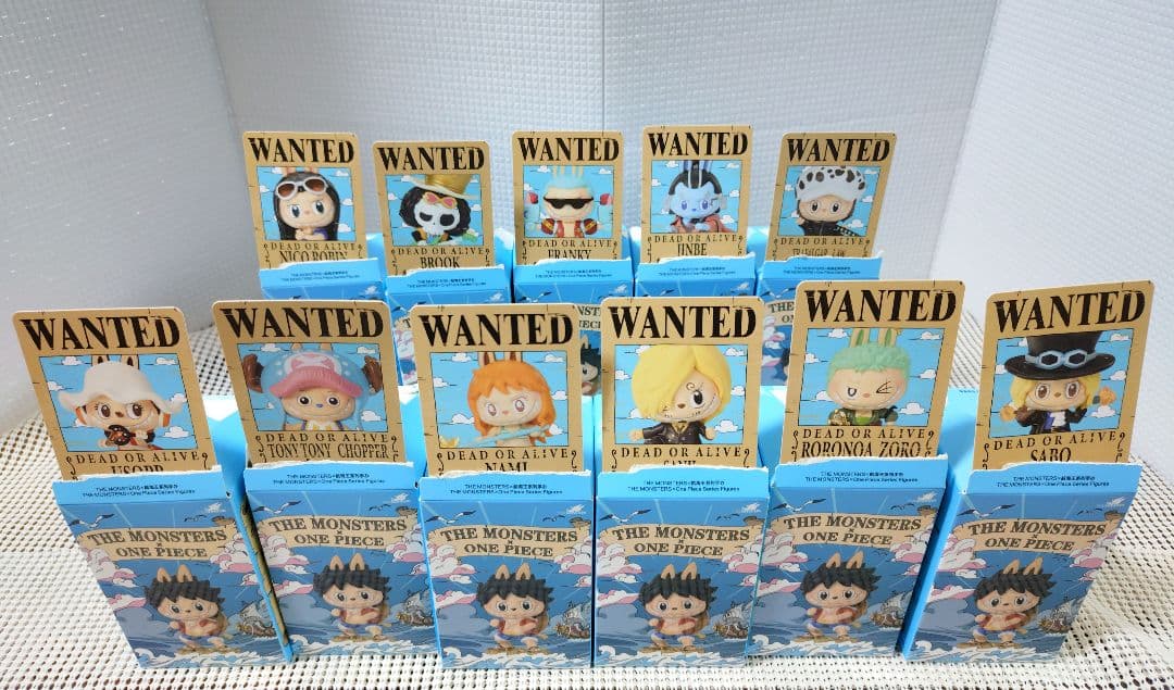 ラブブ　ワンピース　コラボ　フィギュア　11 体　セット売り