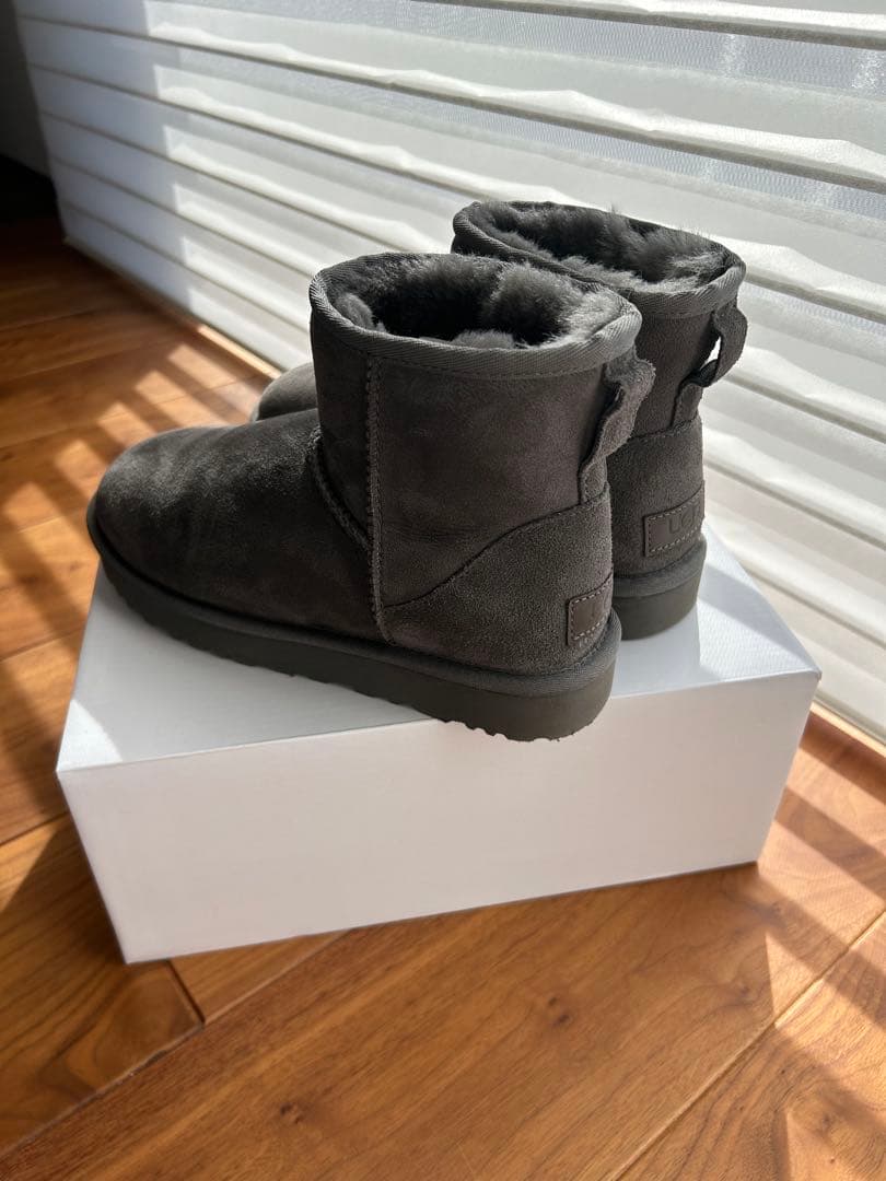 【美品】UGG グレー ショートブーツ