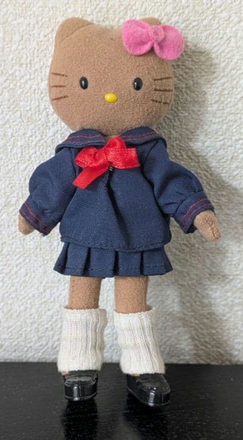 レトロ　ハローキティドレスアップコレクション日焼けガングロギャルとお着替えセット