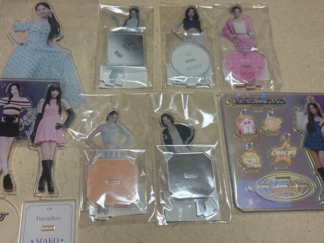 NiziUまこ アクリルスタンド 未開封7点 開封済2点 NiziU アヤカ アクリルスタンド アクスタ3点セット - メルカリ