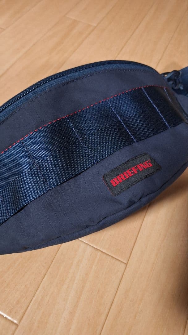 BRIEFING ネイビー ボディーバッグ