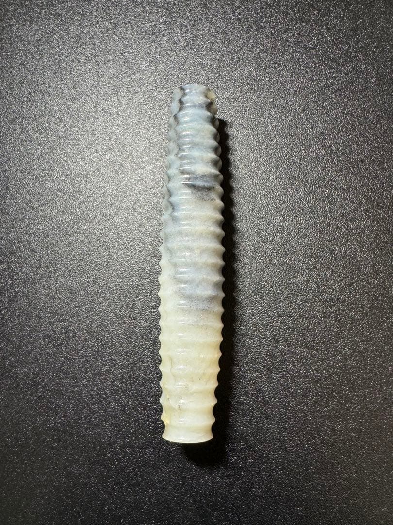 漢代和田玉　黒白二色 旋文様 玉珠子（ビーズ） 高古玉 置物 紋彫り件旧家蔵出し