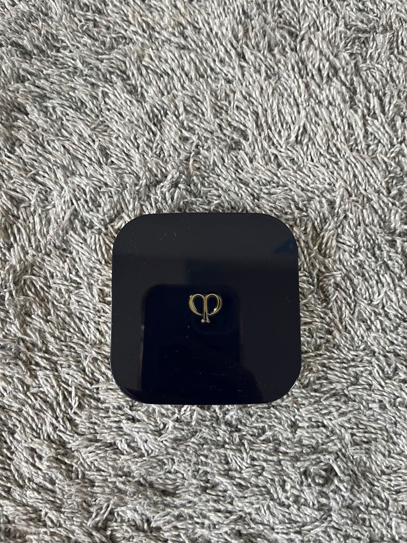 クレ・ド・ポー　ボーテ　プードルコンパクトエサンシエルn