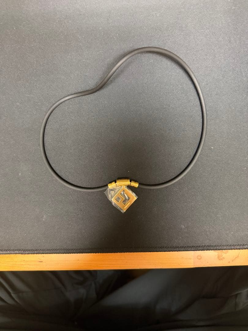 Colantte（ゴールド×カーボン）LLサイズネックレス　未使用