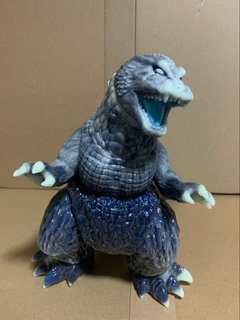 FrogTree ゴジラ ソフビ2001 蓄光マーブル成型、偏光パール塗装 FrogTree ゴジラ ソフビ2001 蓄光マーブル成型、偏光パール塗装 - メルカリ