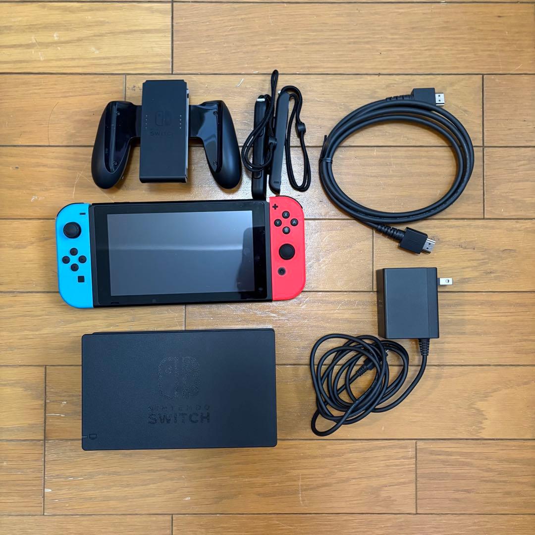 Nintendo Switch 本体 (青×赤) 箱付き ほぼ新品 aka.jpg