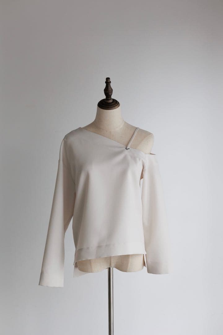 pois（ポワ） one shoulder blouse ホワイト