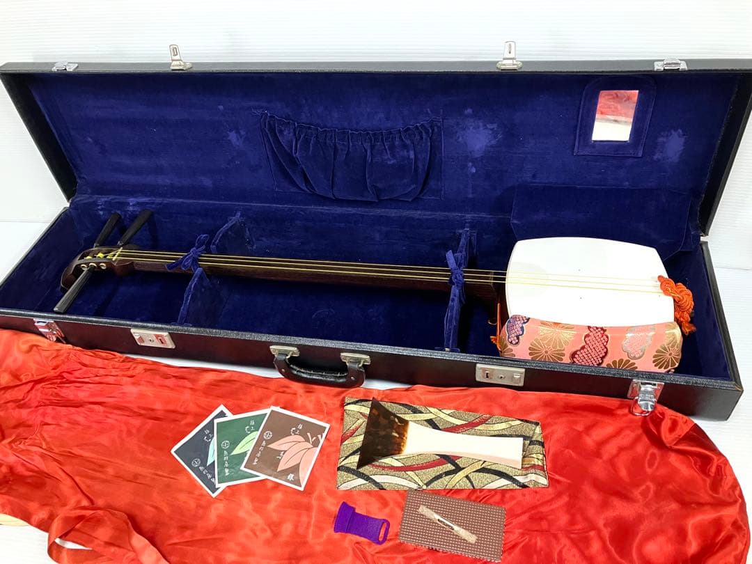 美品◆民謡三味線◆紅木 中棹 東さわり 皮破れ無し 鼈甲撥／駒／替え弦／ケース付