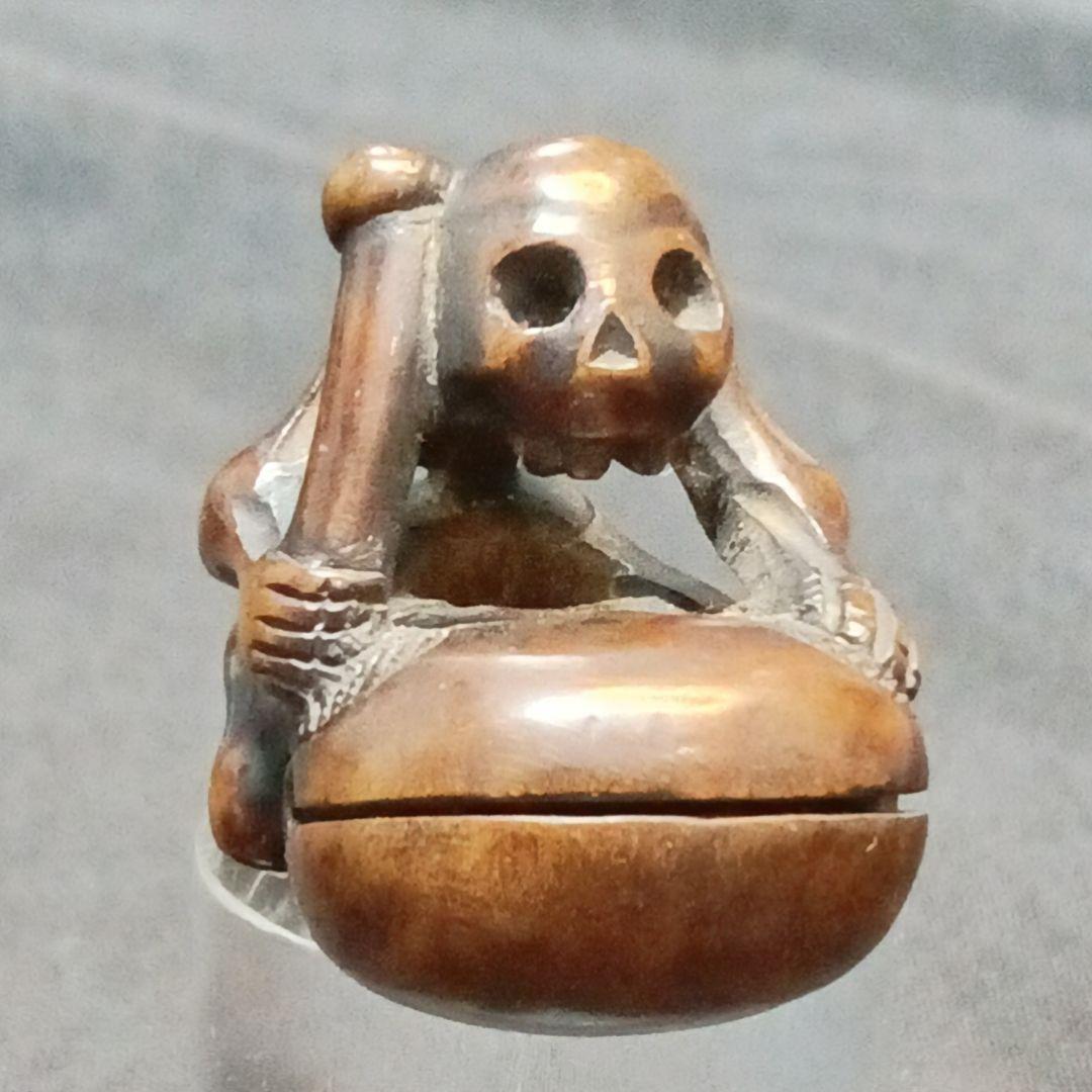 柘植彫 根付「木魚を叩く骸骨」即身仏　江戸時代