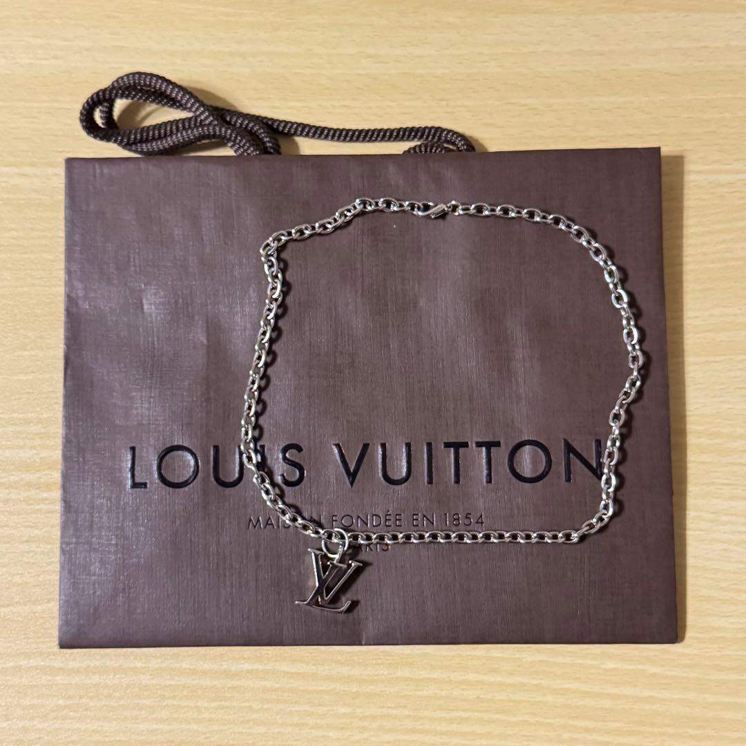 Louis Vuitton ロゴチャーム ネックレス 極美品 louis vuittonロゴチャーム ネックレス 【正規品】｜Yahoo