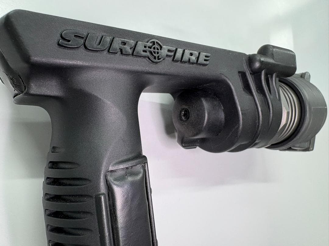 実物SureFire シュアファイア M910A フォアグリップ ウェポンライト
