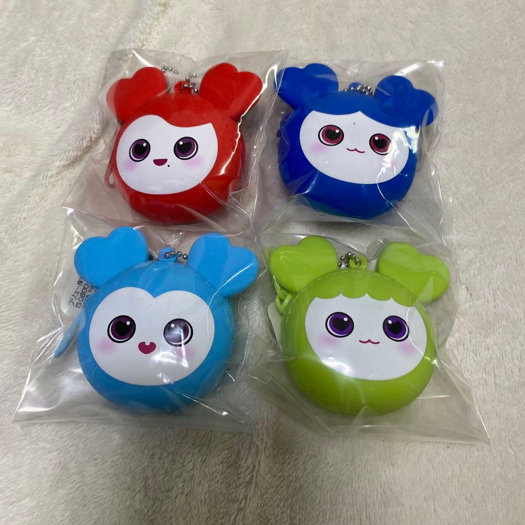 TWICE LOVELYS シリコンミニウォレット GiGO限定 4個セット - メルカリ