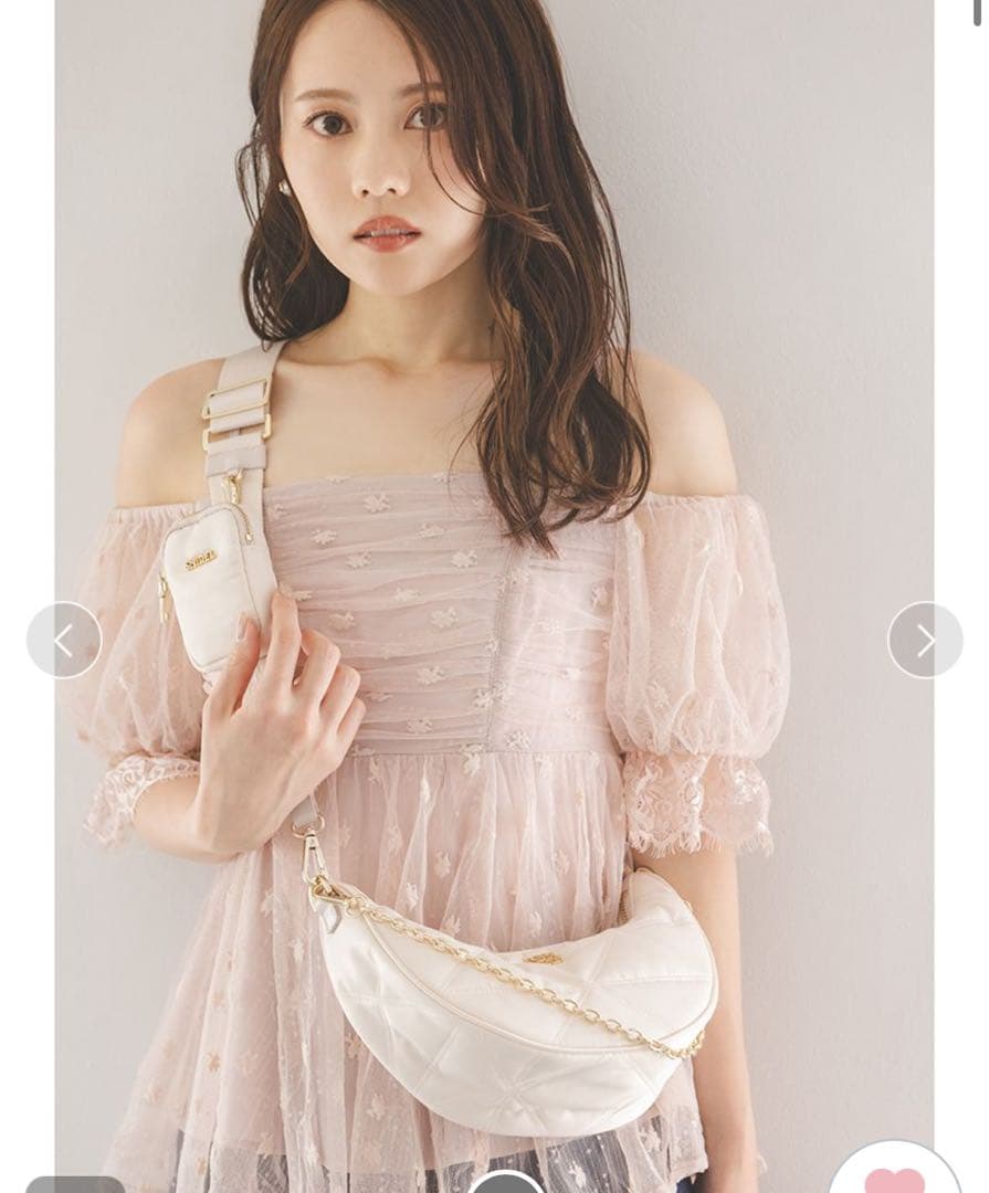 スナイデル　SNIDEL バリエオフショルレースチュニック