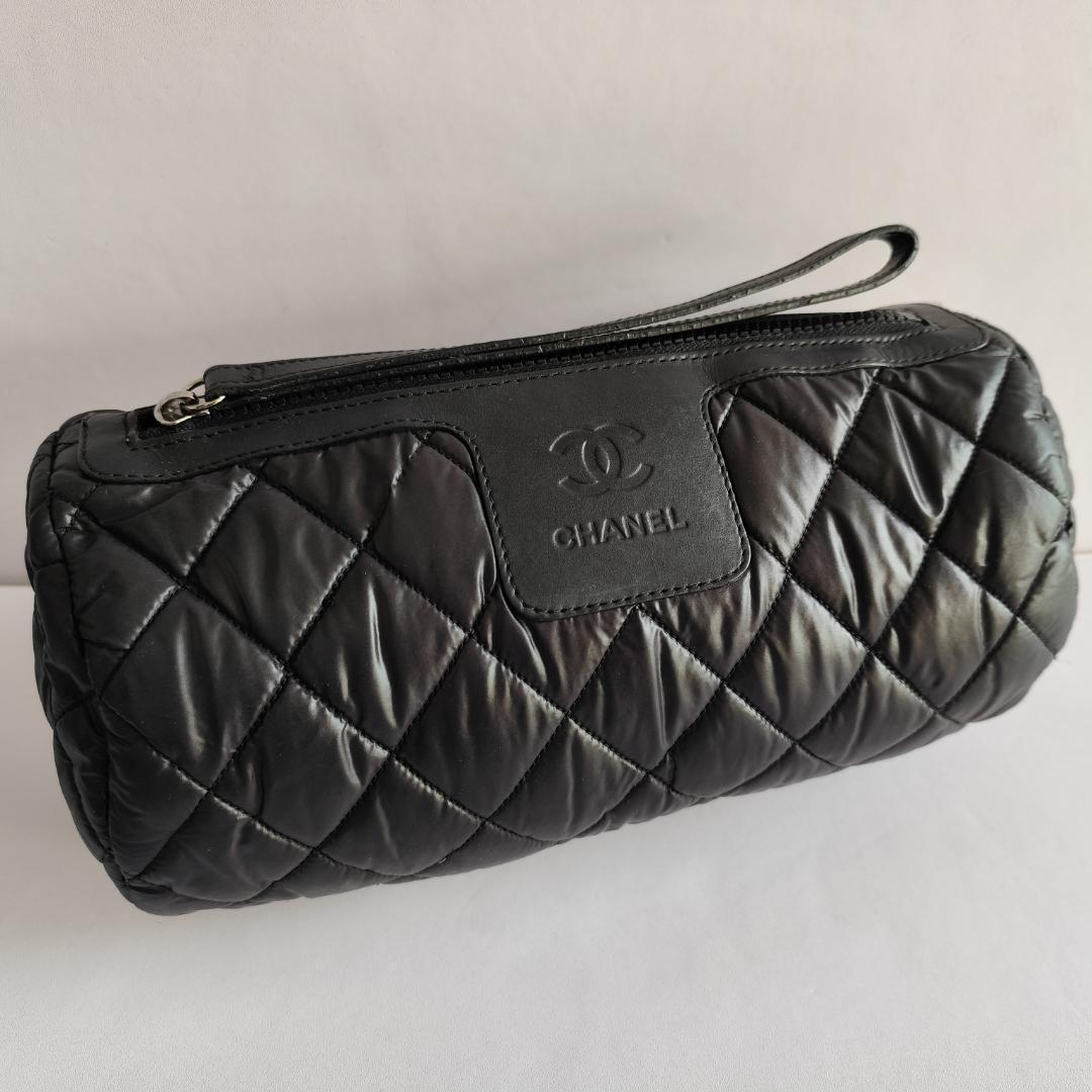 鑑定済良品シャネル コココクーン ナイロンポーチ 筒型 ポシェット 黒 13番台