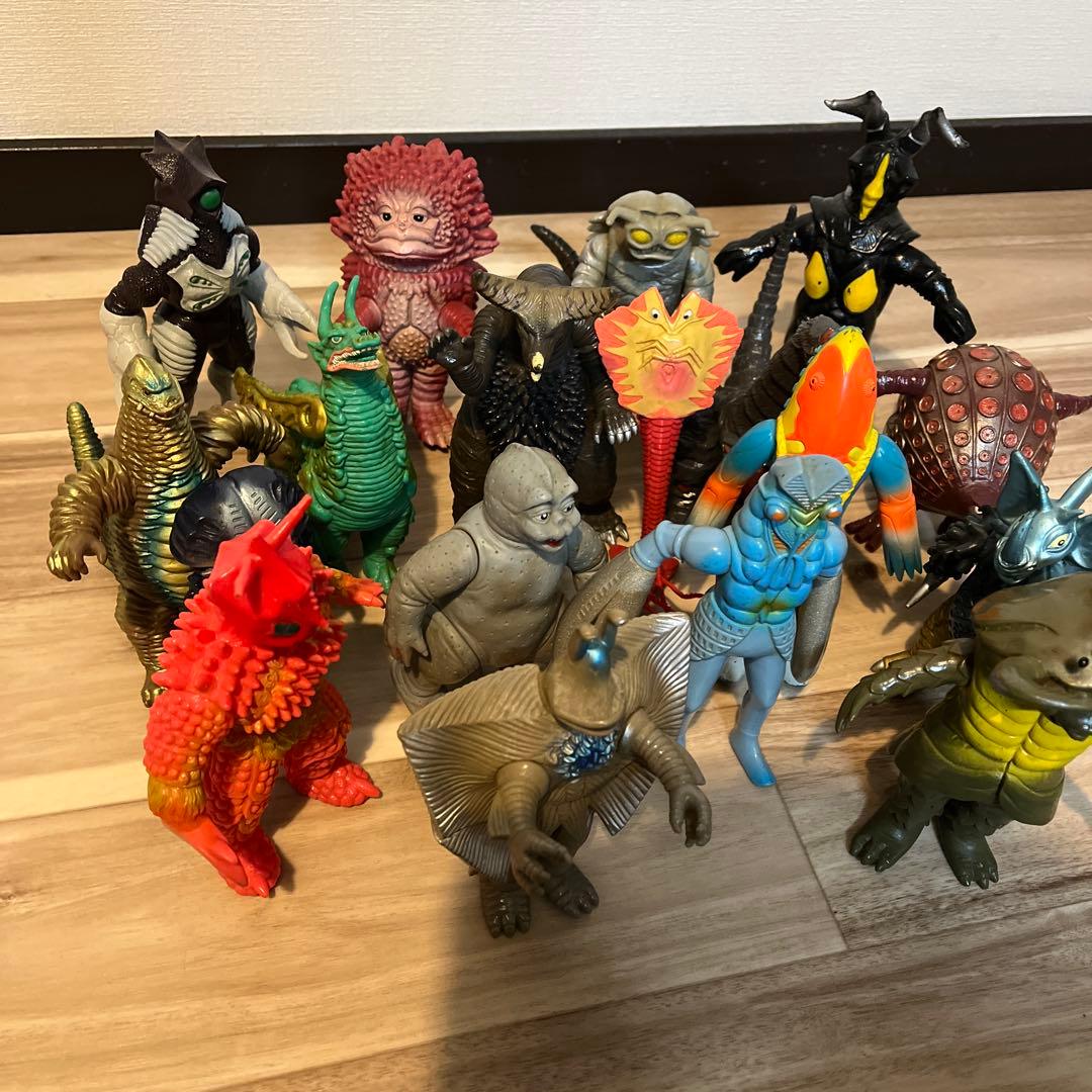 ウルトラマンシリーズ怪獣ソフビ29体 1990年代 円谷プロ - メルカリ