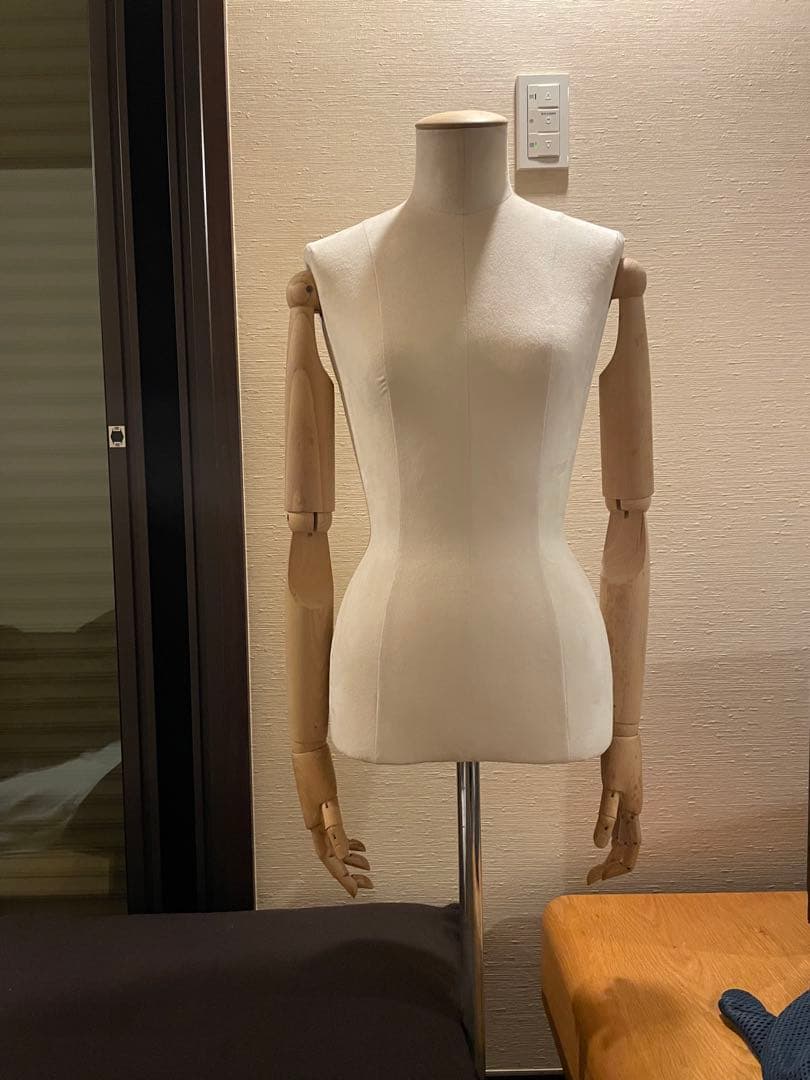 りつこ　ボディ　トルソー 光る レディース トルソー マネキン 軽量 ボディ ディスプレイ