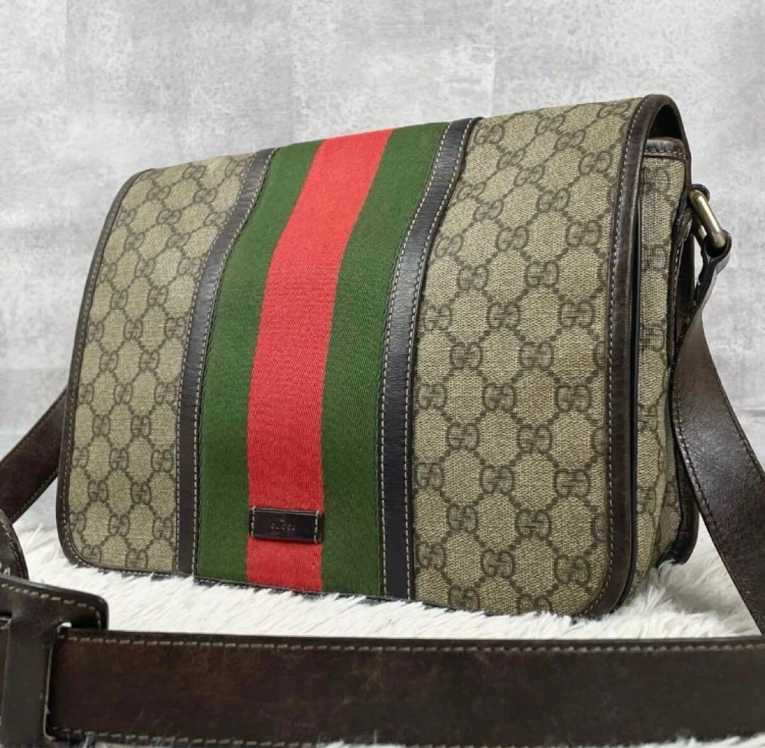 美品 GUCCI ショルダーバッグ クロスボディ メッセンジャー GGスプリーム