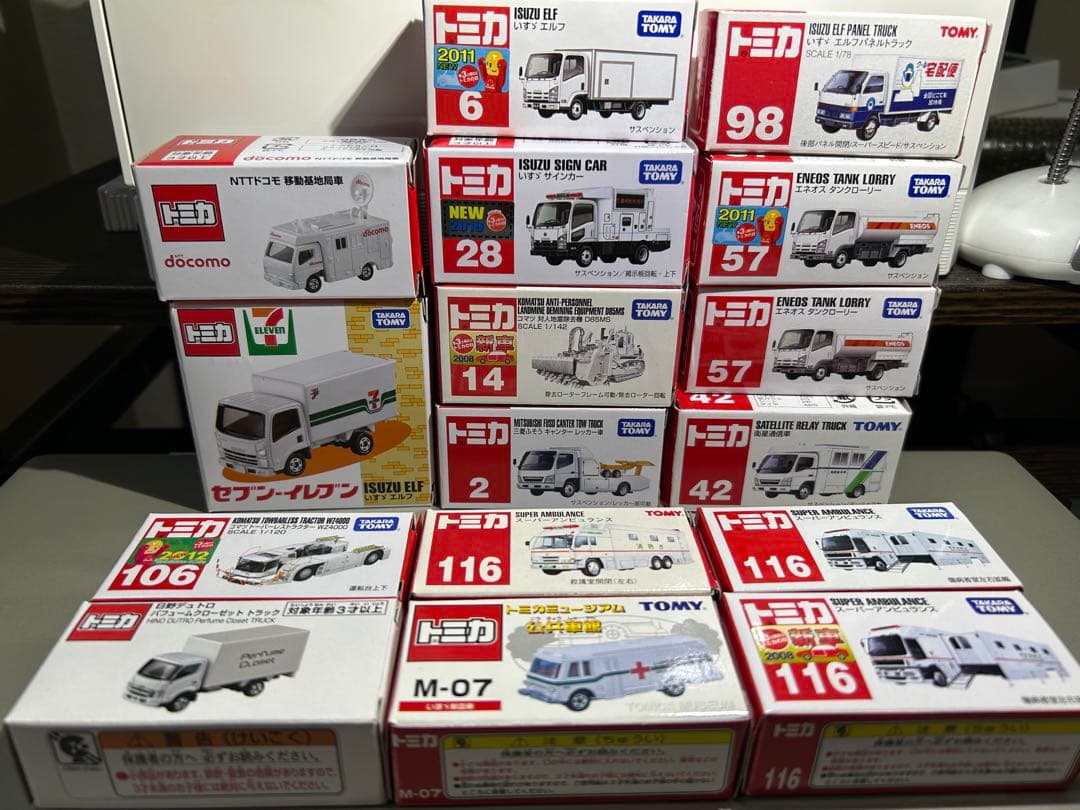 トミカ はたらく車　白系　１６台セット