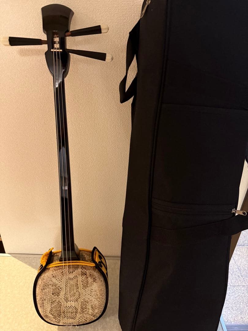 ま*✳様 三線（蛇皮／沖縄購入品）ケース付き　さんしん