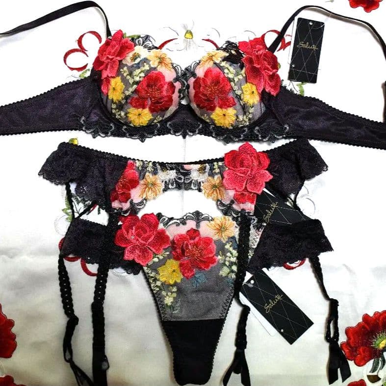 新品☆ワコール☆サルート☆９３Gニューヨーク☆ＶＩ☆Ｃ７０＆ソングＭ＆ガーターＭ サルート 93グループ ブラ E65 & ソング M & ガーター M GR - メルカリ