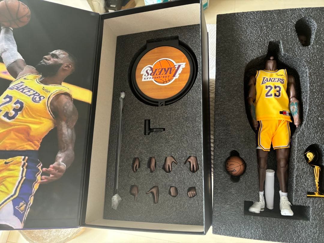 レブロン・ジェームズ 1/6 フィギュア NBA - メルカリ