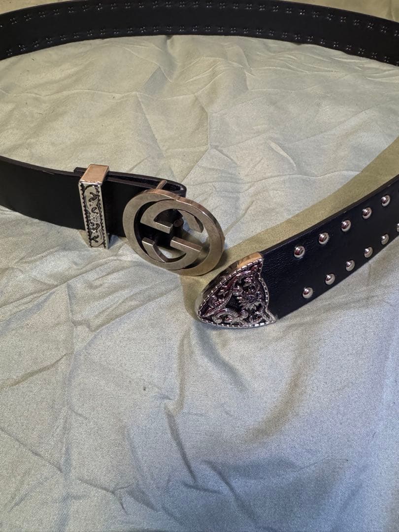 Gucci スタッズ付き 黒レザーベルト