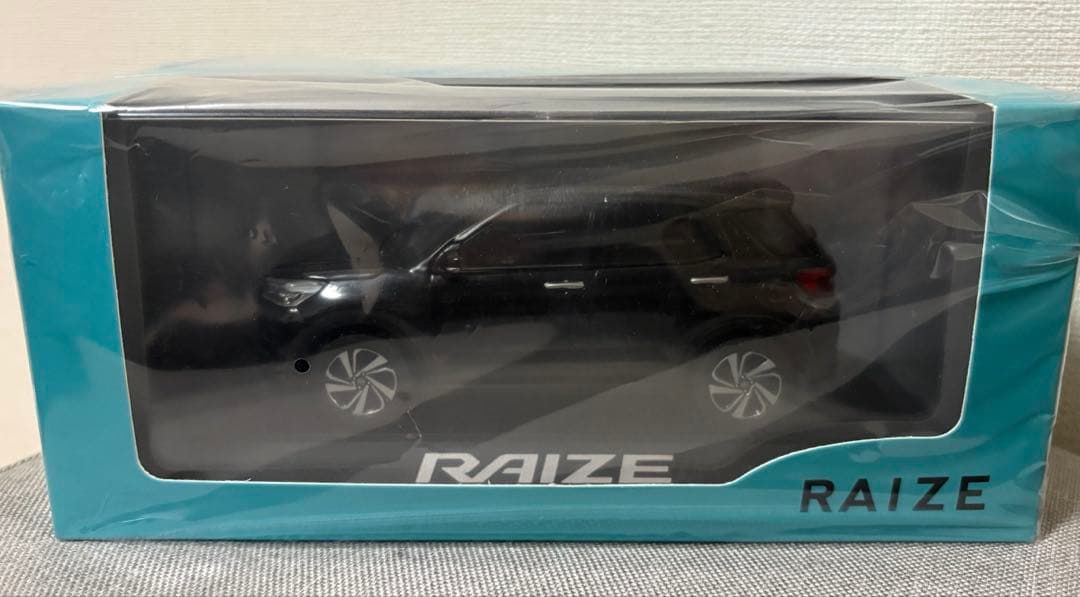 RAIZE トヨタ ライズ ミニカー ブラックマイカメタリック 1/30 - メルカリ