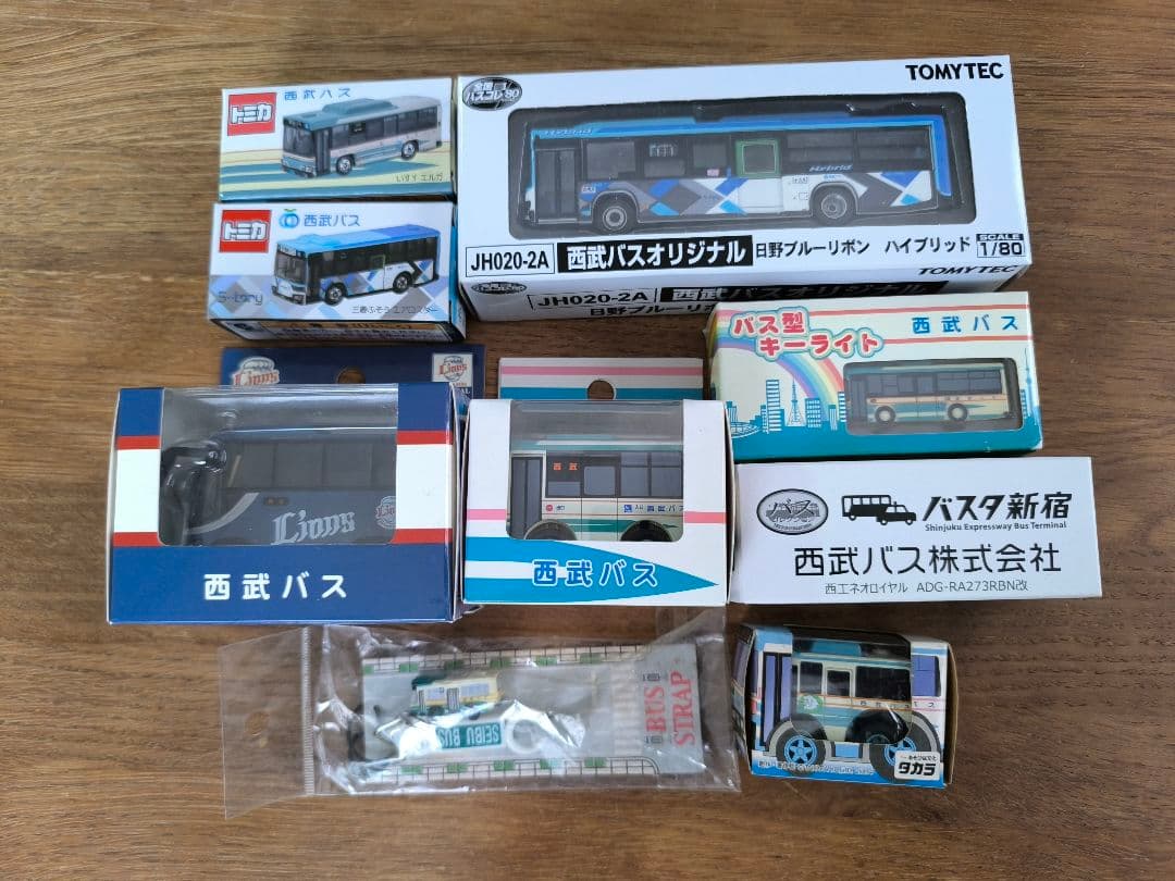 西武バス (ミニカー．目覚まし時計．キーライト．チョロQ．ストラップ)9点