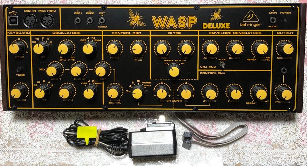 鍵盤楽器 Behringer WASP Behringer Wasp Deluxe