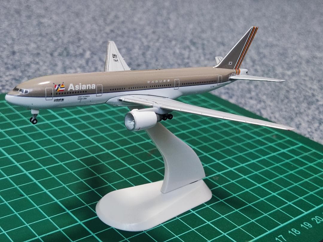 激レア品！ アシアナ航空 B777 旧塗装 ダイキャストモデル 1:500