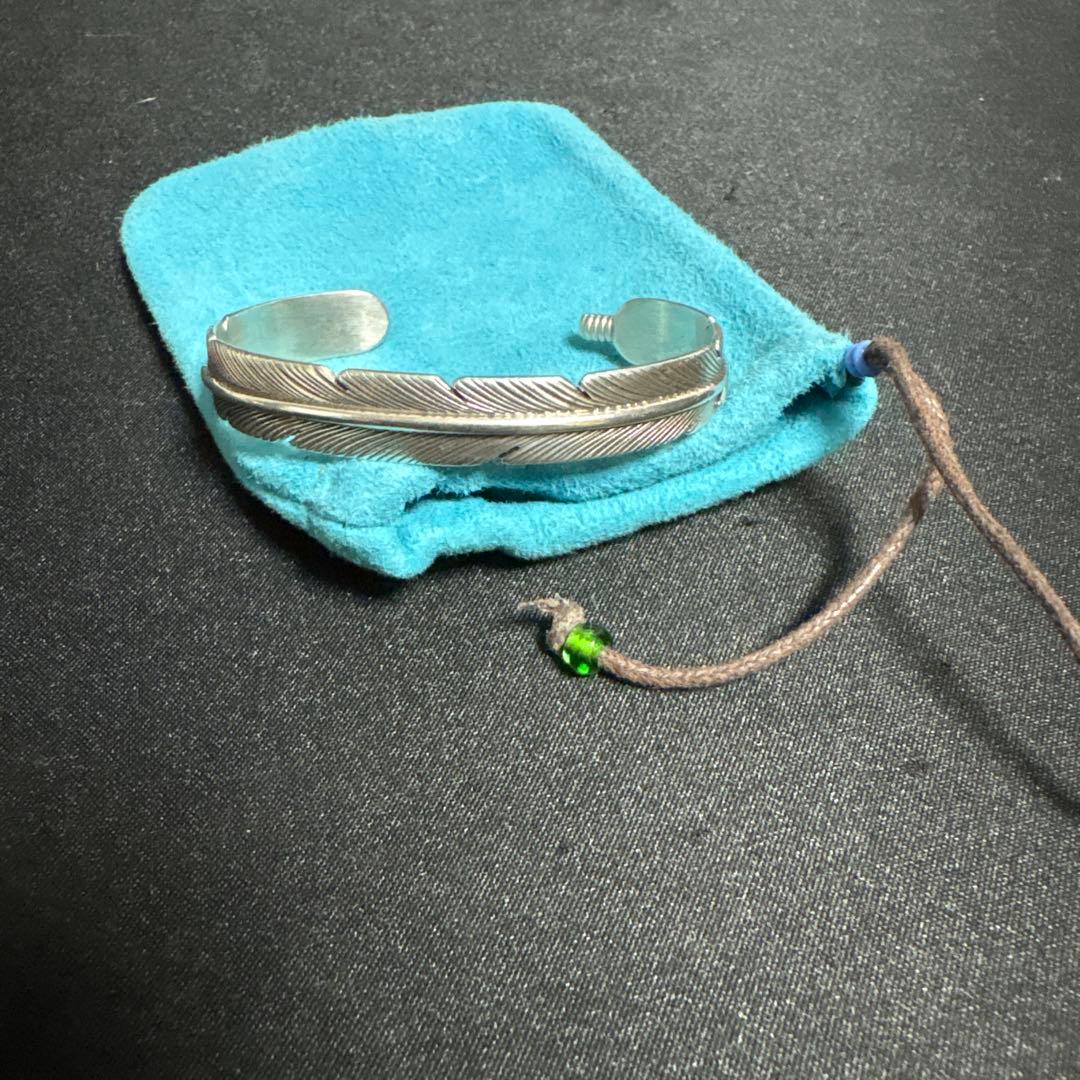 ハーヴィーメイス フェザーバングル