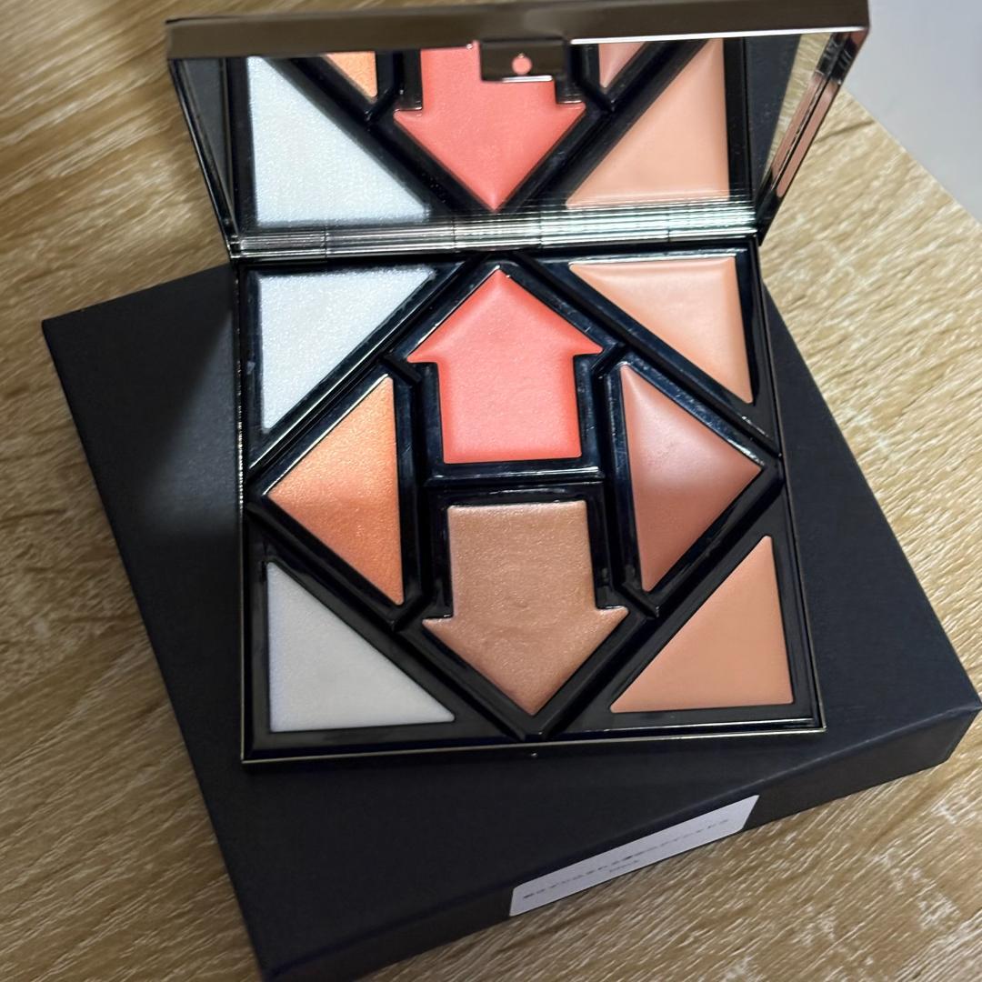 【新品】hazama 惹きずり込まれる運命のアイシャドウ black