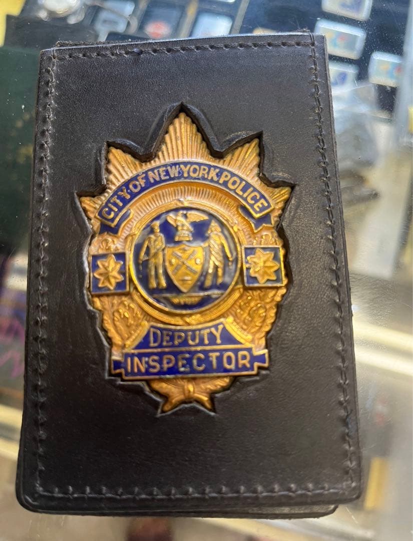 NY市警の本物の三つ折りタイプのバッチです。ご縁がある方の元へ届きます様に