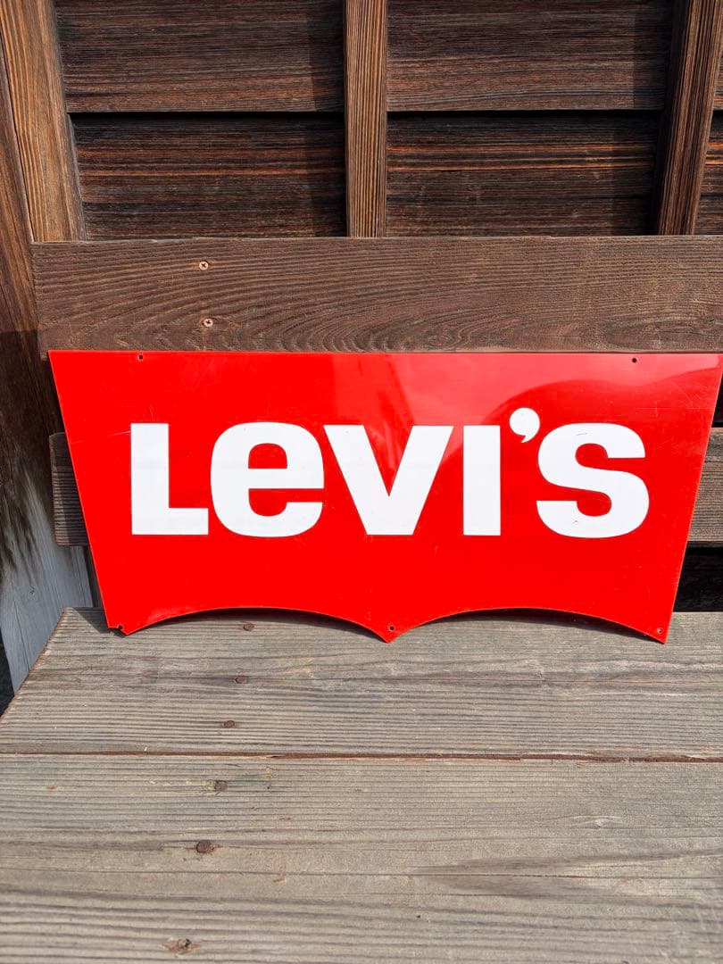 リーバイス看板 非売品！ 約590×250 壁貼付け穴有り - メルカリ