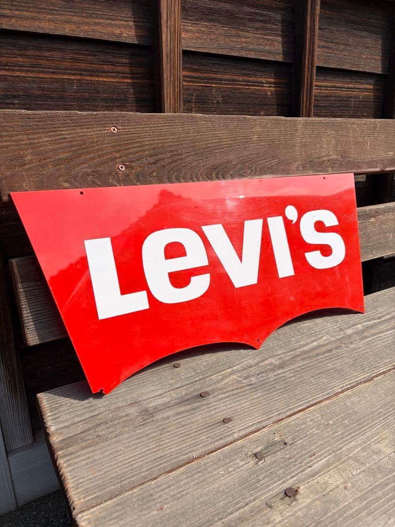 リーバイス看板 非売品！ 約590×250 壁貼付け穴有り - メルカリ