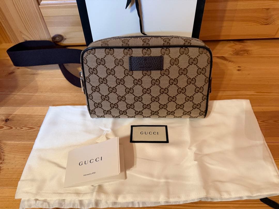 GUCCI GGパターンキャンバス ボディバッグ