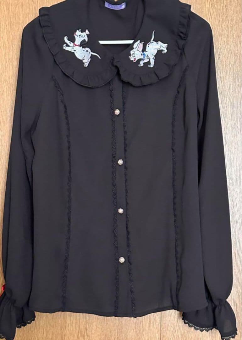 axes femme 101匹わんちゃん ブラウス - メルカリ