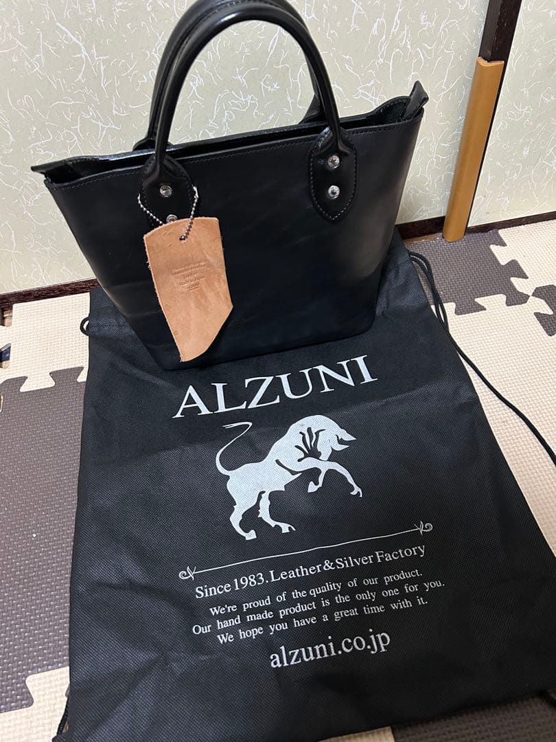 ALZUNI 黒 レザーバッグ 収納袋付き　本革