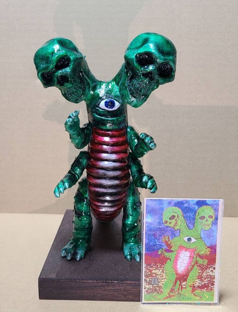 妖怪怪獣ギョロンデス　フィギュア　ブロマイド付き　パチ怪獣　自作アート