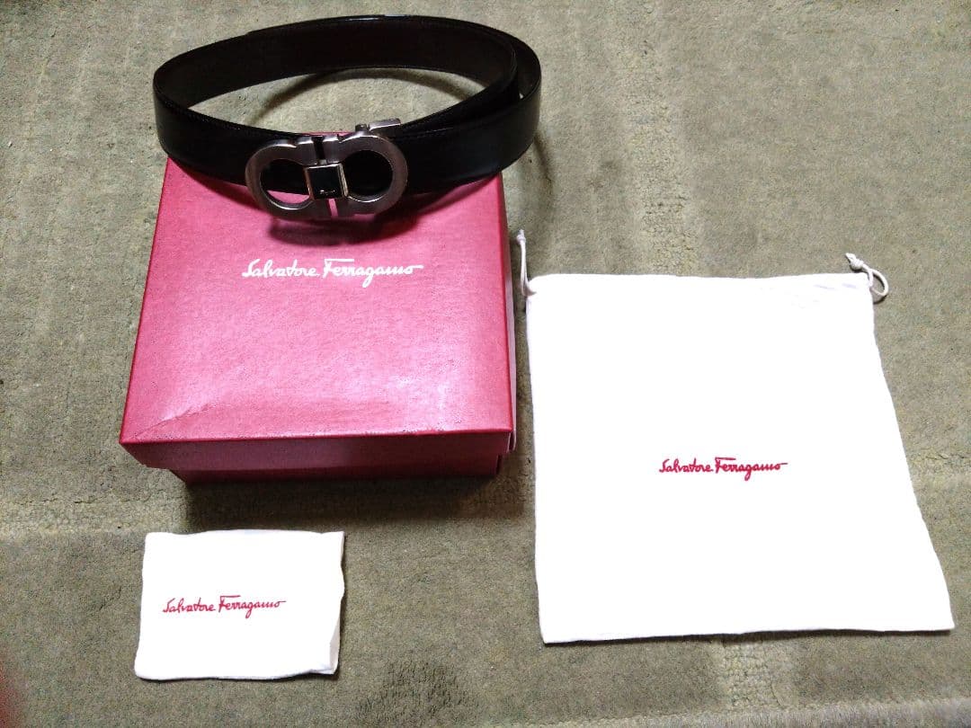 【Salvatore　Ferragamo】