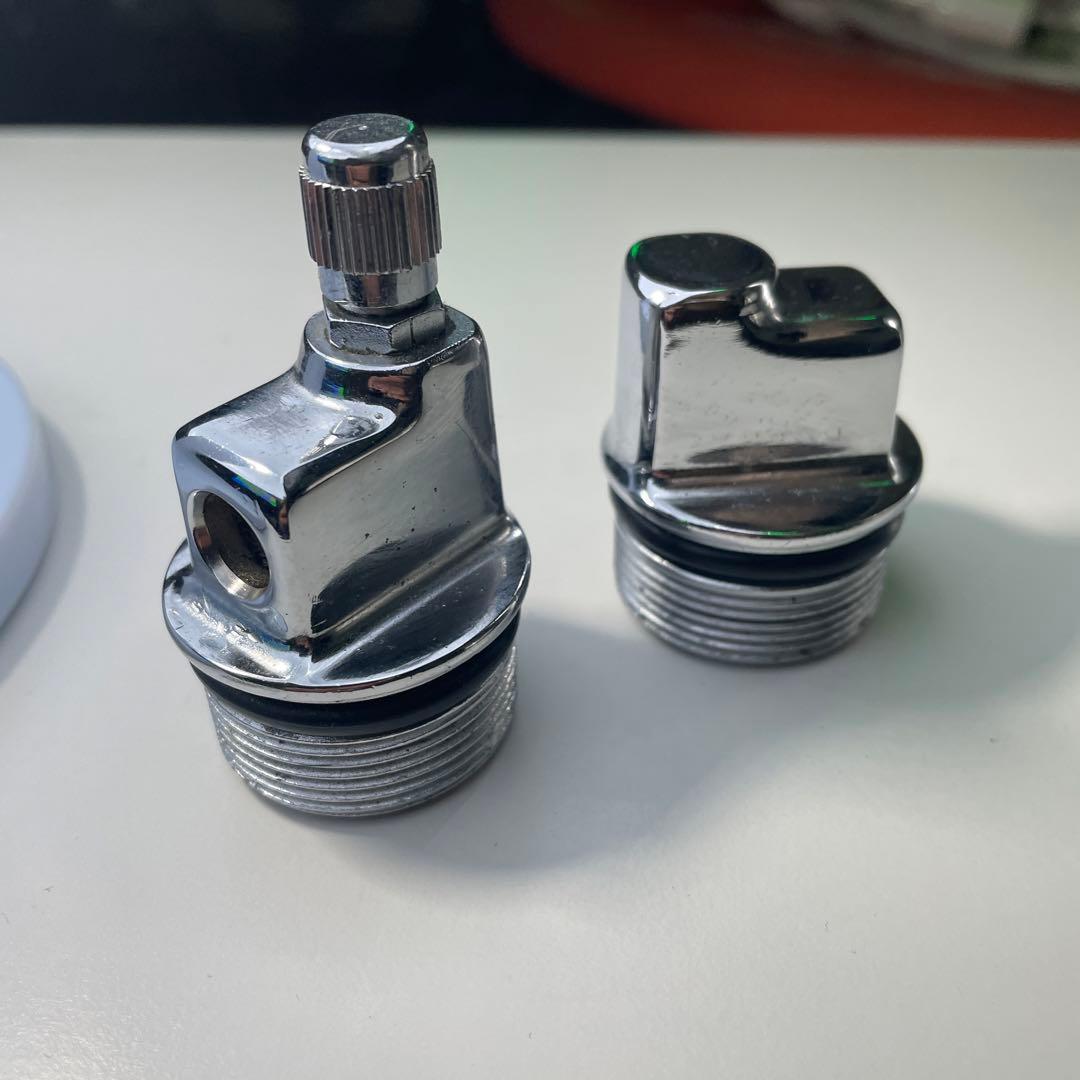 CBX400Fフロントフォークトップボルト - メルカリ