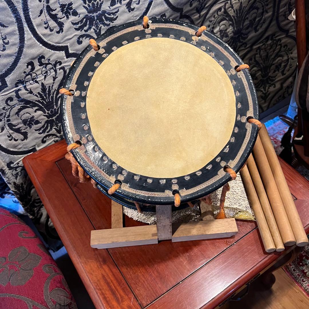 アンティーク　締太鼓　附締太鼓　和太鼓本体　バチ、テレン台付き　和太鼓