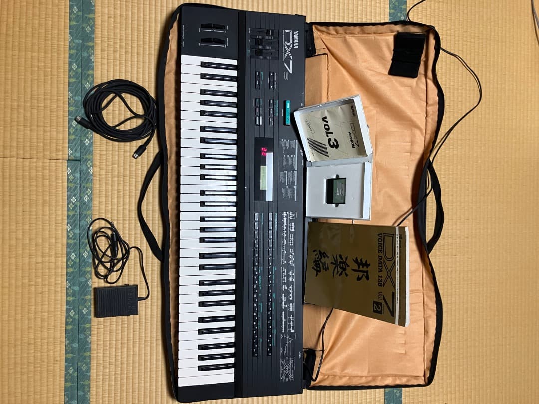 YAMAHA DX7 シンセサイザー 本体と音色データ