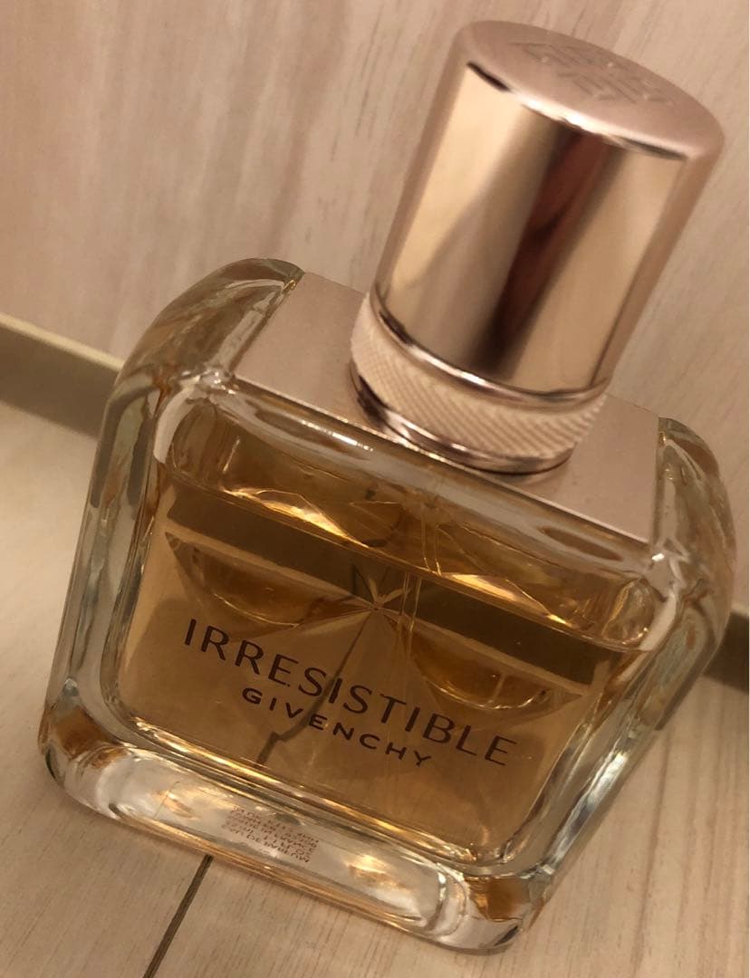 ジバンシィ イレジスティブル オーデパルファム GIVENCHY 35ml - メルカリ
