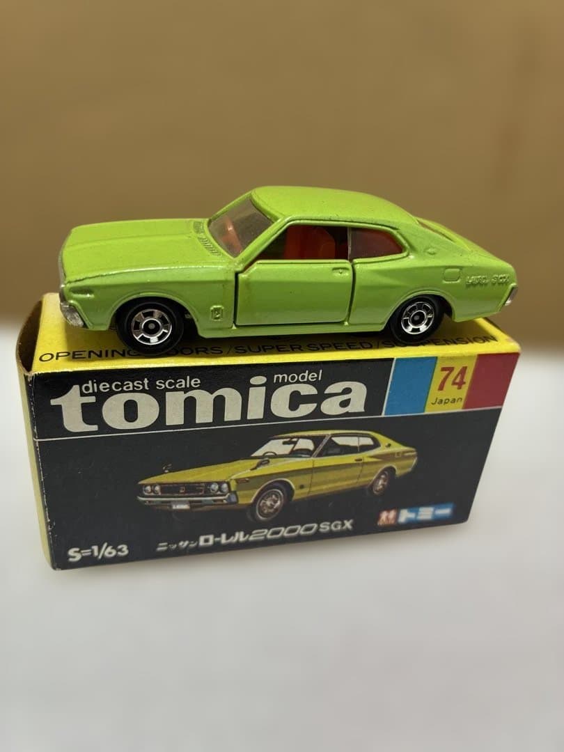 トミカ　黒箱　日産　ニッサン　ローレル　2000SGX ミニカー