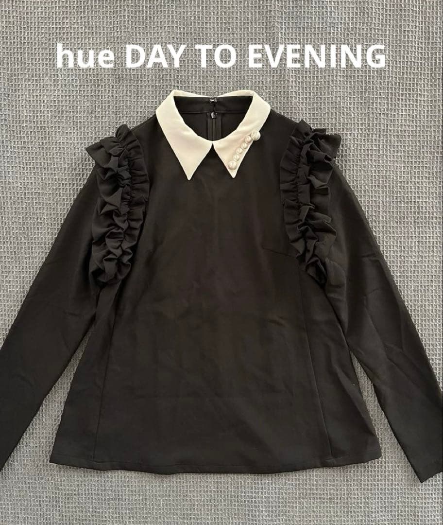 hue DAY TO EVENING ショルダーフリルブラウス パール装飾 36 hue DAY TO EVENING｜フリルスリーブパールドットプラウス