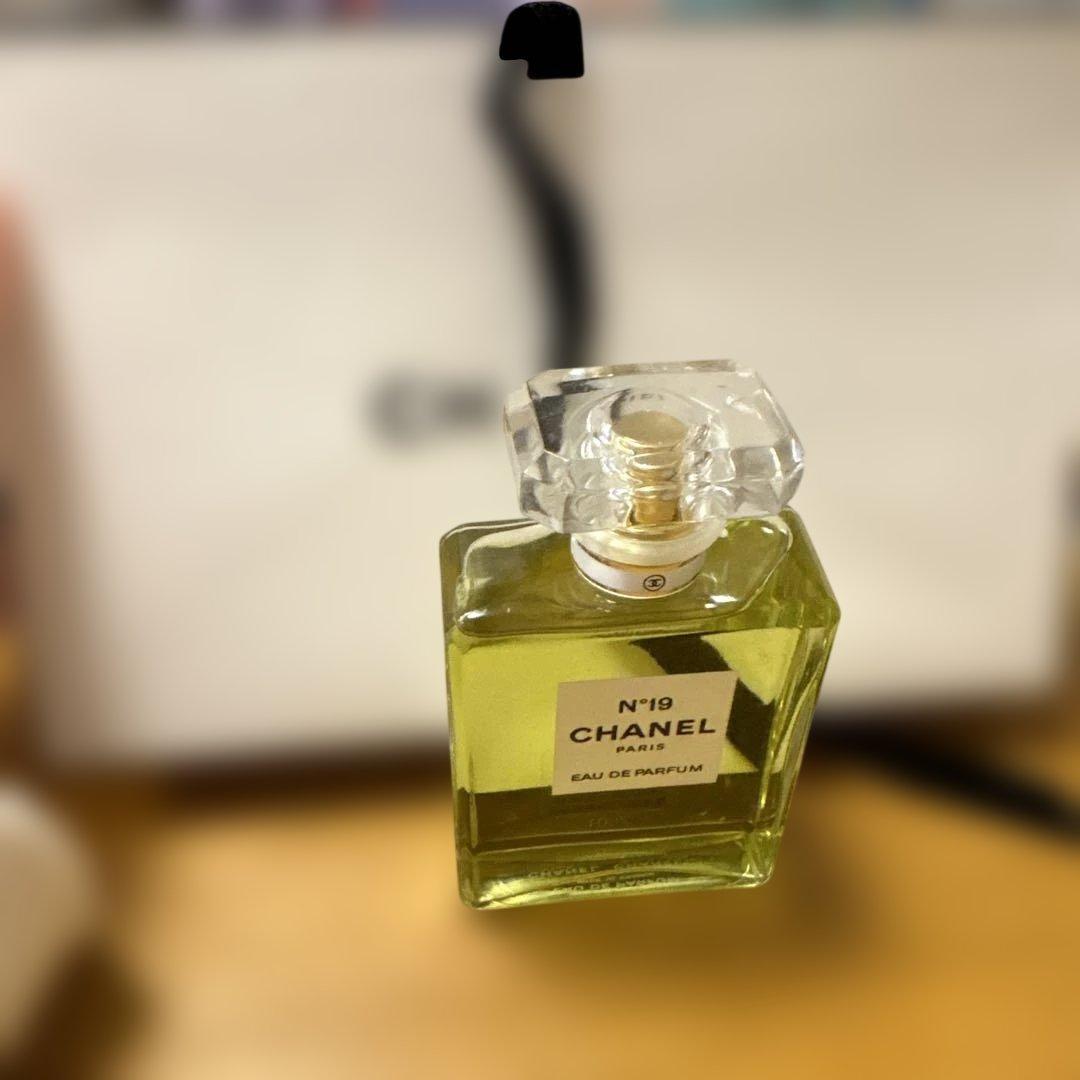 CHANEL N 19 オールドパルファム2月11日まで出品