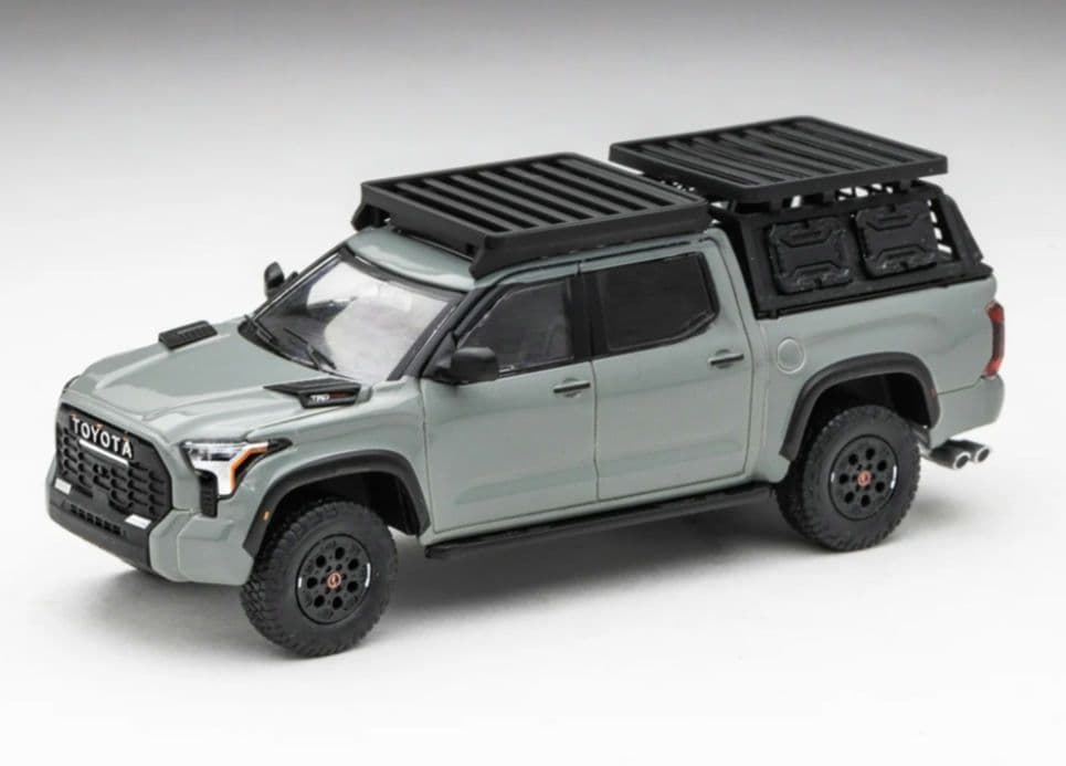 トヨタ・タンドラ TRD PRO ルナ・ロック ウィズ　ルーフラックアクセサリー